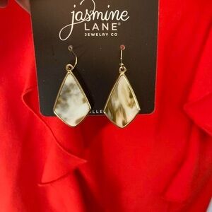 Jasmine Lane gold and cream earrings #glam Hypoallergenic NWT!